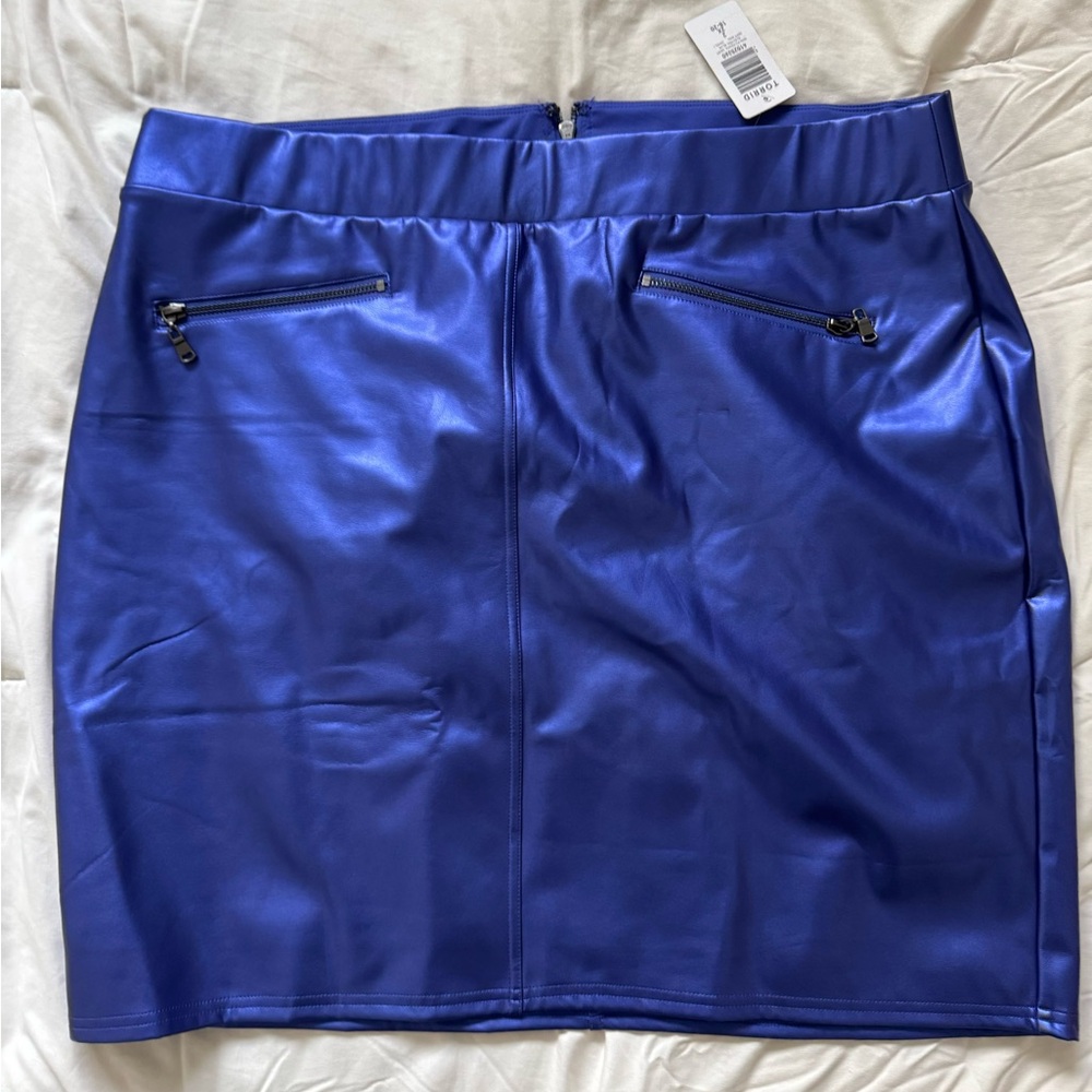 Torrid skirt, fake leather, zipper pockets, zipper back